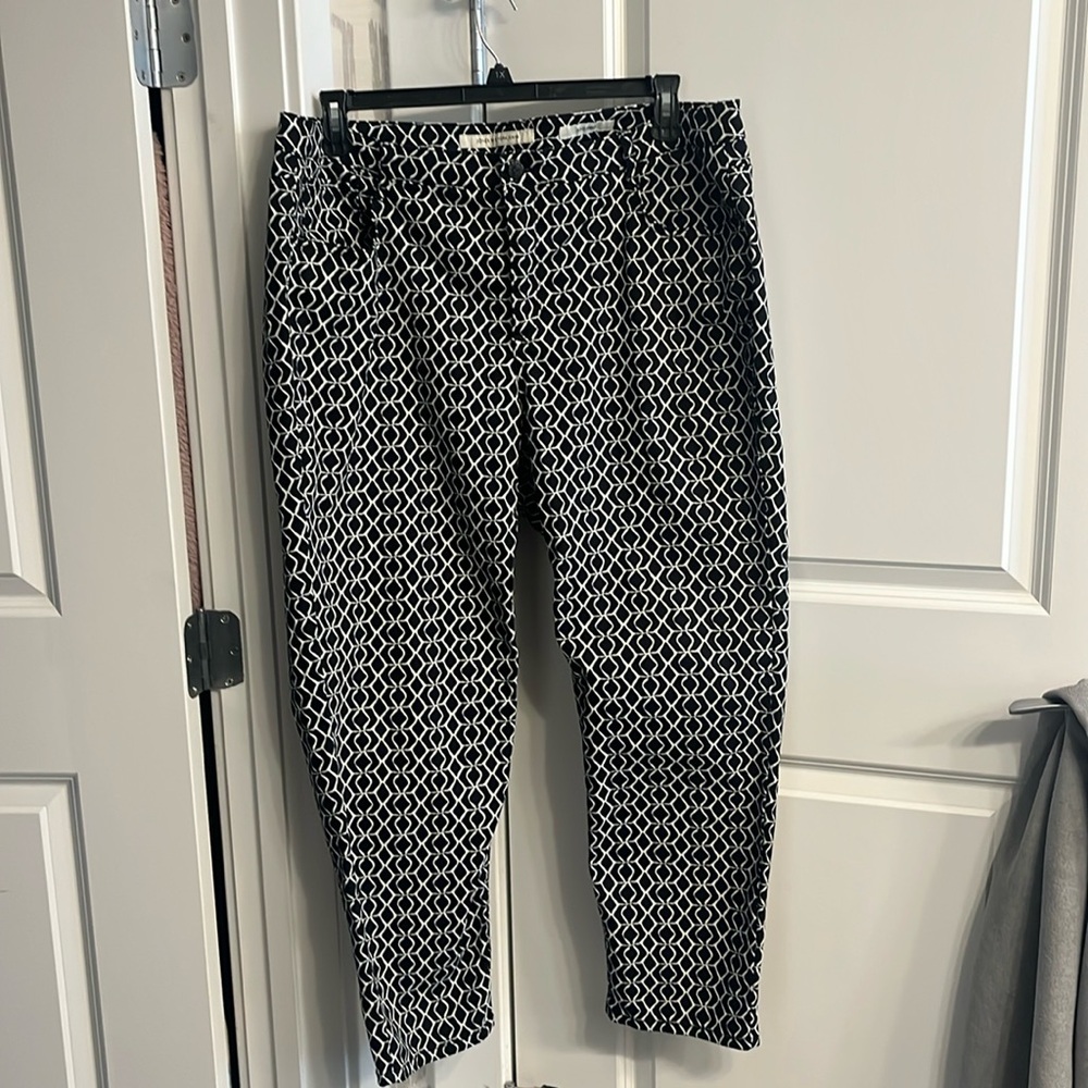 Jones New York Jeans Black and White Design 18w